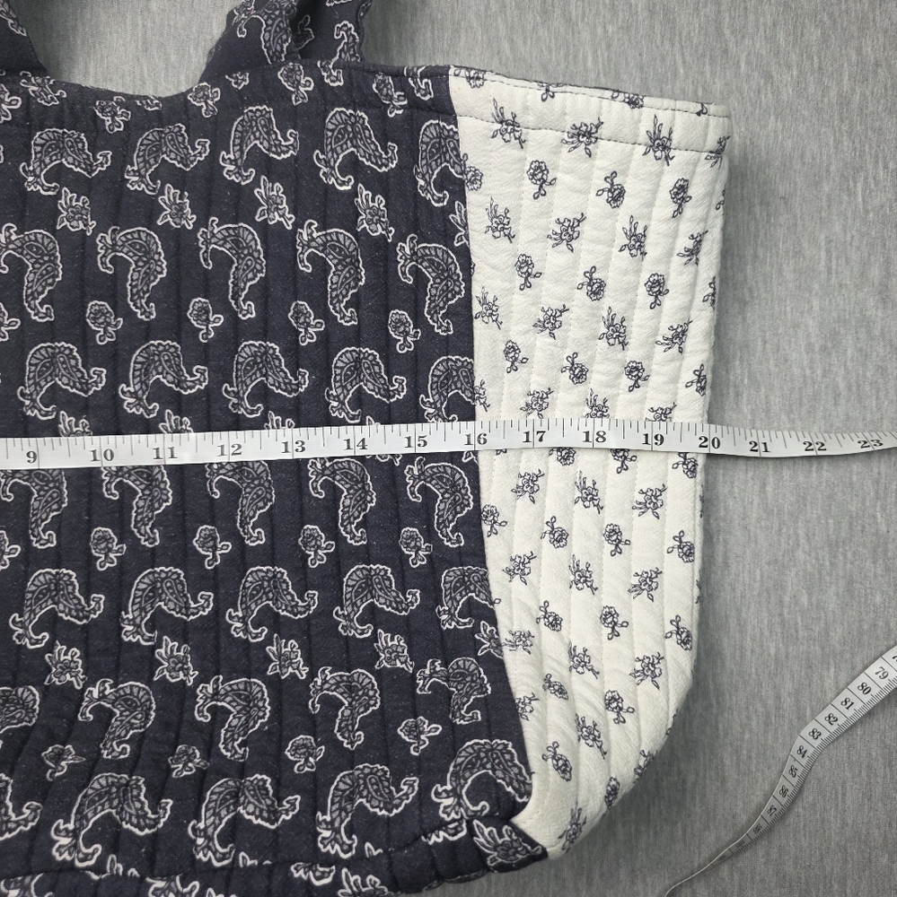 Laude The Label Elegant Navy and White Quilted Tote Bag - Picture 4 of 5